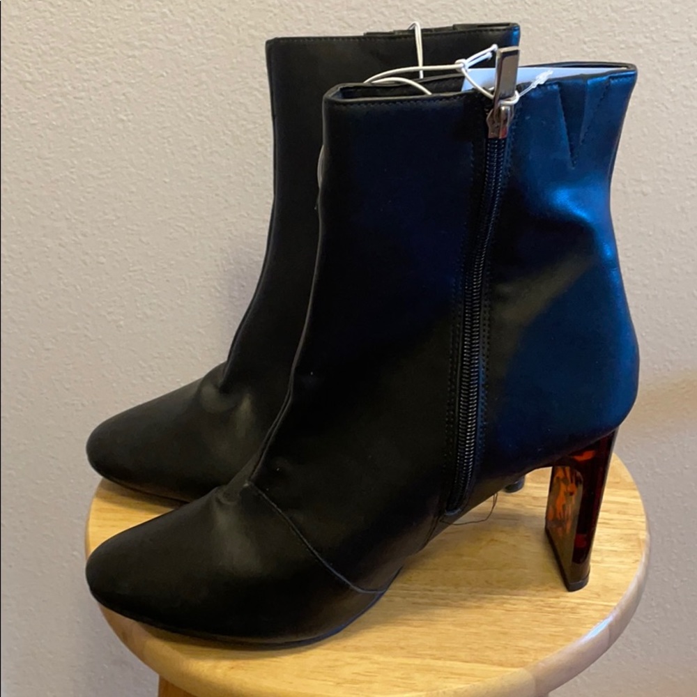 Heeled boots + tortoise heels